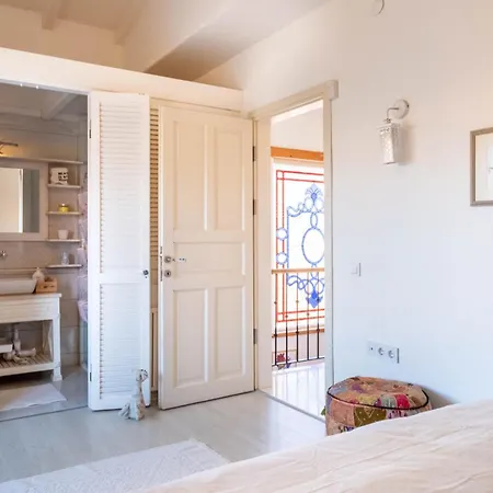 Villa Luxury Duplex W Pool And Garden In *