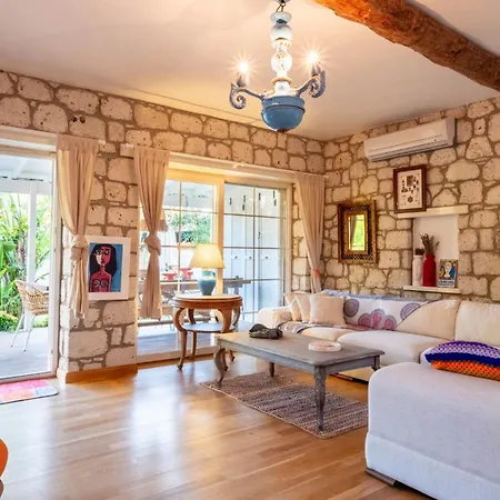 Luxury Duplex W Pool And Garden In Villa