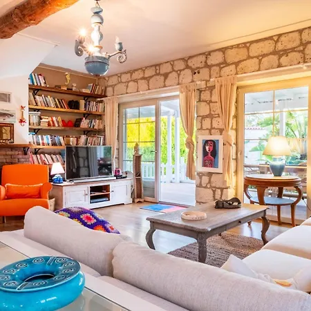 Luxury Duplex W Pool And Garden In Alacati