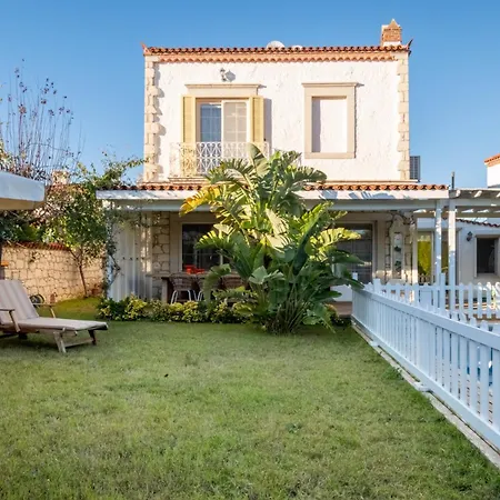 Luxury Duplex W Pool And Garden In Villa